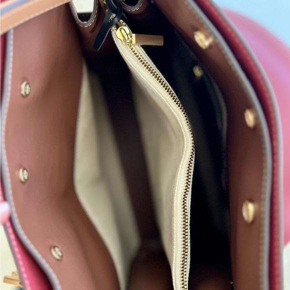 Elegant Black and Brown Leather Handbag - Picture 4 of 10